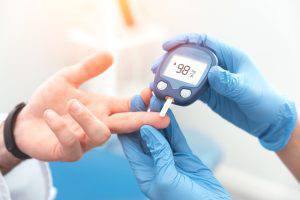 در افراد دیابتی چه توصیه های درمانی بایستی رعایت شود؟